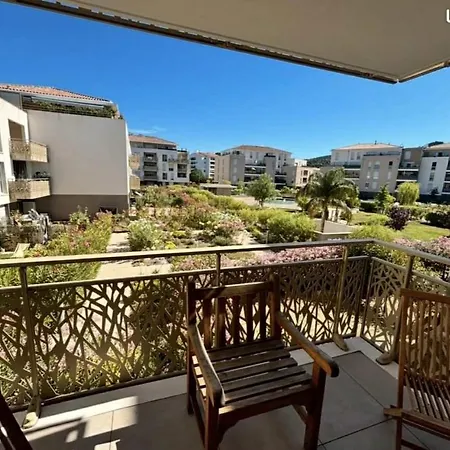 Διαμέρισμα Lovely In A With A Pool! *