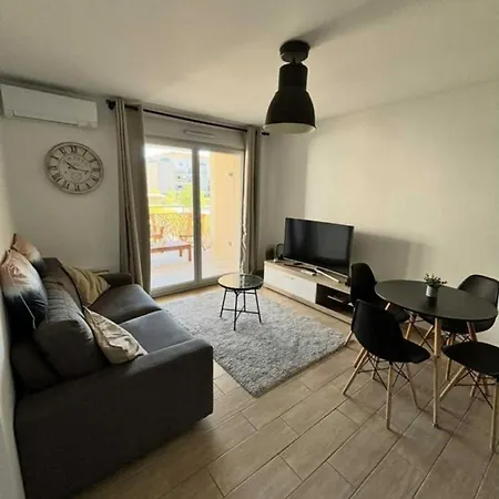 Lovely In A With A Pool! Διαμέρισμα Ιέρ