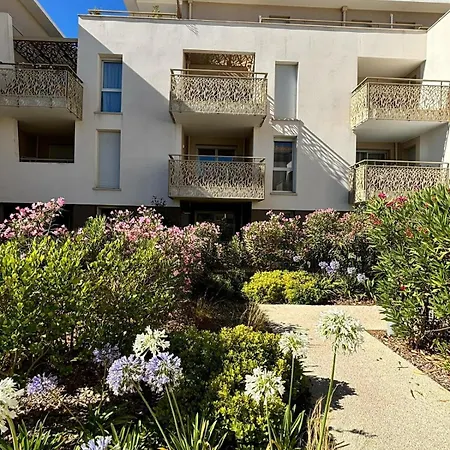 Lovely In A With A Pool! Διαμέρισμα *