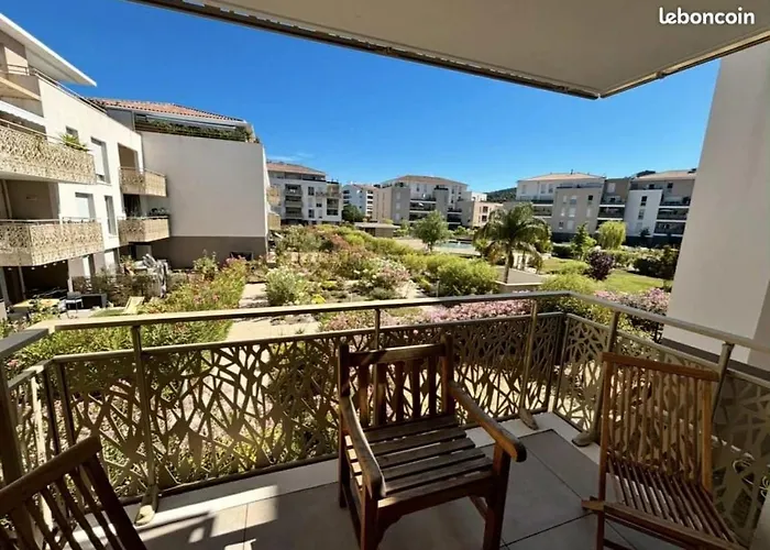 Διαμέρισμα Lovely In A With A Pool! *