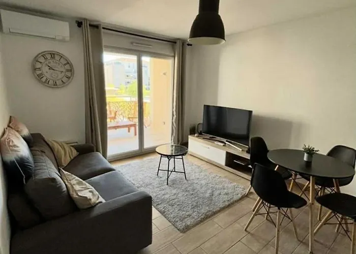 Lovely In A With A Pool! Διαμέρισμα Ιέρ